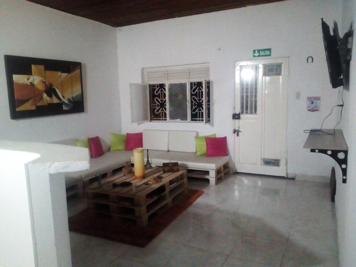 Backpackers And Travellers Hostel Нейва Экстерьер фото
