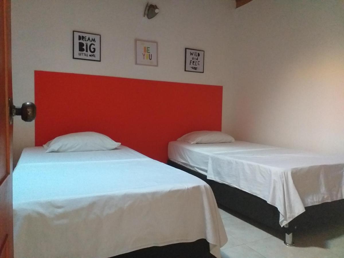 Backpackers And Travellers Hostel Нейва Экстерьер фото